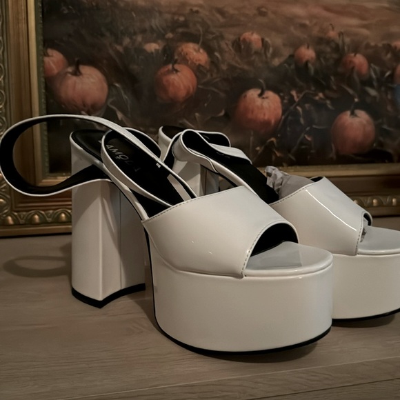 WHITE PATENT LEATHER PLATFORM HEELS- NWT size 9 - Picture 1 of 5